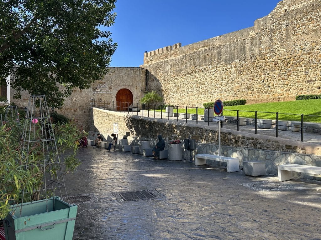 Spanish visitors discovering Tangier on an all-inclusive guided trip.