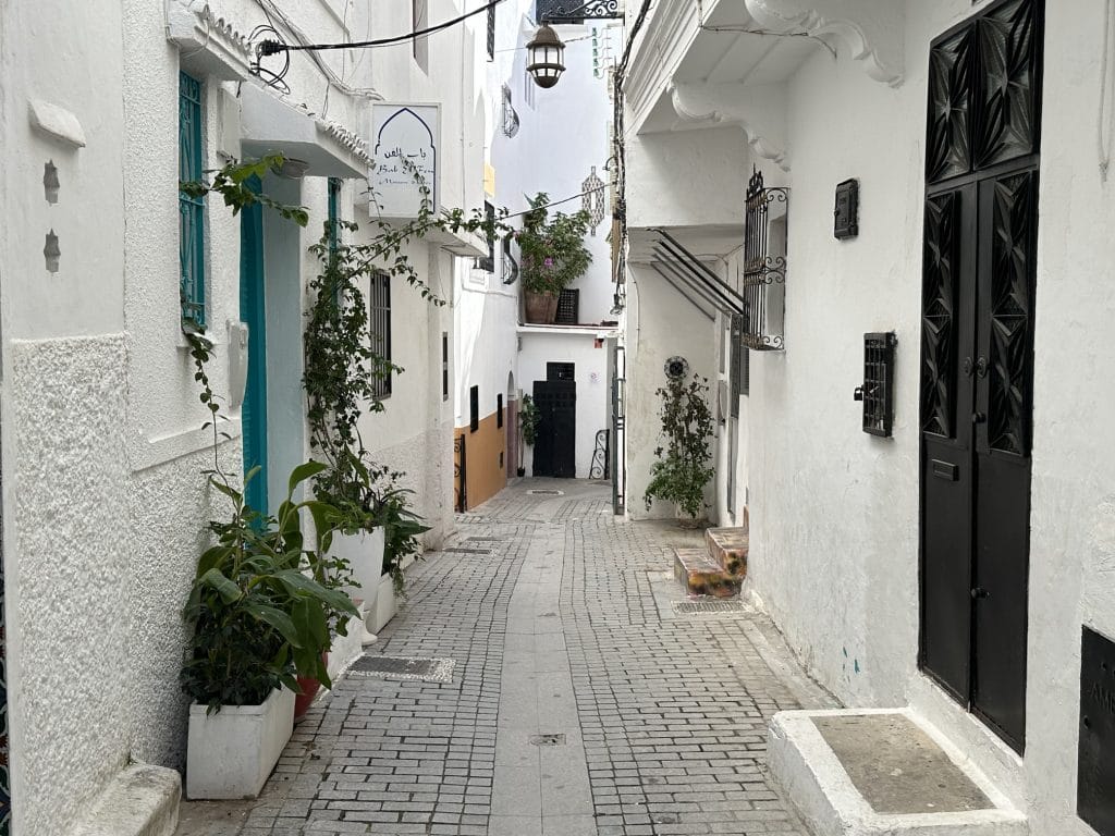 Discover Tangier's medina on a guided tour from Spain – everything included.